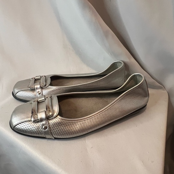 AEROSOLES Shoes - AEROSOLES Silver Metallic Flats with Bow Detail